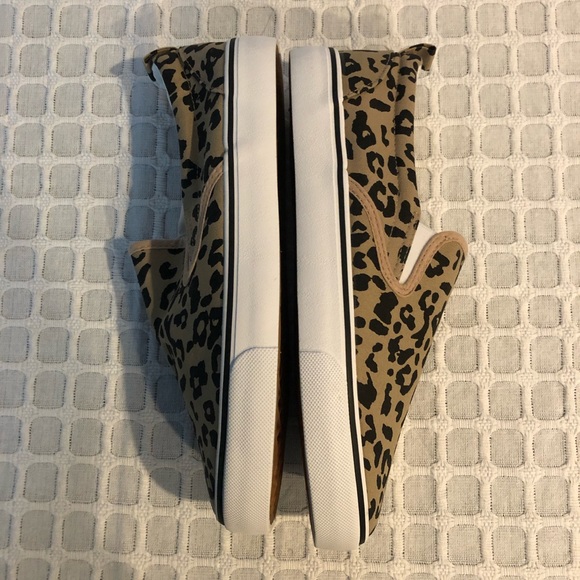 Women’s slip on canvas shoes, size 10, however, fit is more like size 9 - Picture 7 of 9